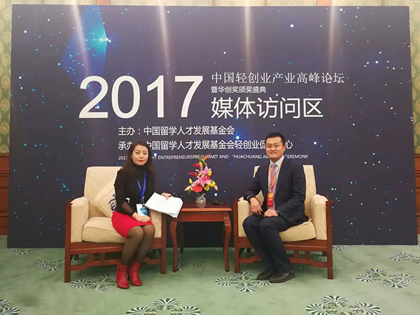 主持人采訪(fǎng)易視界實(shí)業(yè)集團(tuán)總經(jīng)理陳奇先生