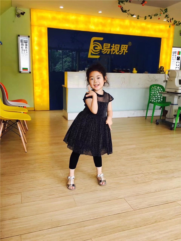 愛護(hù)孩子眼睛易視界人一直在行動(dòng)
