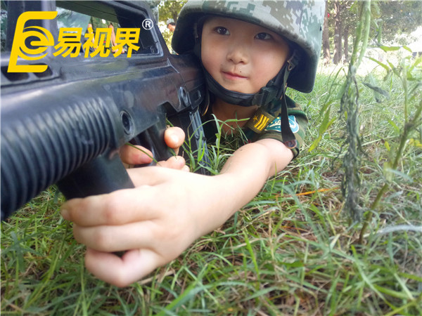 瞄準(zhǔn)目標(biāo)，準(zhǔn)備開火