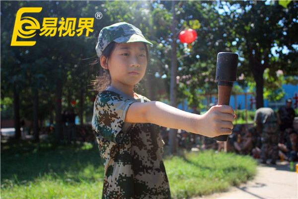 認真訓(xùn)練的小伙伴