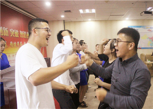 相互打氣加油，這就易視界團(tuán)隊(duì)精神