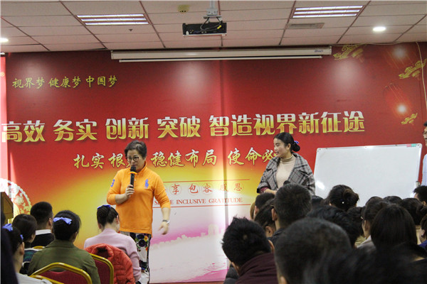 中國資深企業(yè)成長訓練導師戴翎羽為大家做分享