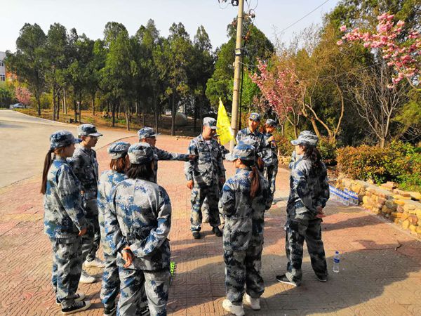 游戲環(huán)節(jié)中，大家齊心協(xié)作，群策群力