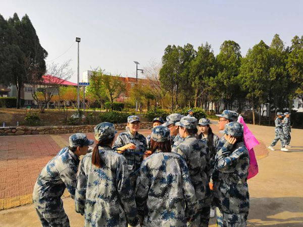 游戲環(huán)節(jié)中，大家齊心協(xié)作，群策群力