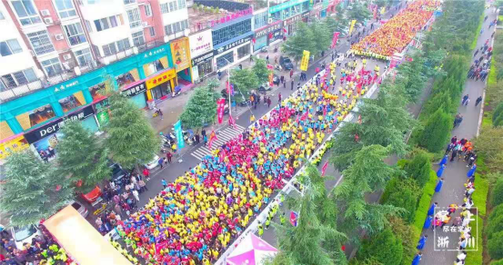 2019首屆淅川國(guó)際半程馬拉松激情開(kāi)跑，易視界石斛手機(jī)眼貼榮耀冠名贊助
