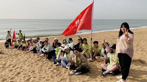  易視界青島沙灘月度嘉獎(jiǎng)會進(jìn)行中
